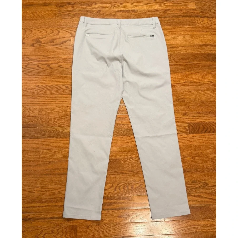 Vuori Cascade Tech Chino Pants Mens 34x31 Light Grey Performance Golf V427
